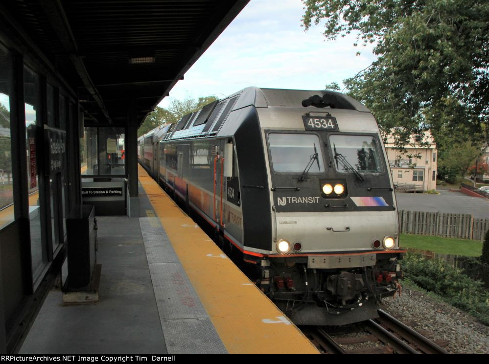 NJT 4534 on a WB Raritan train